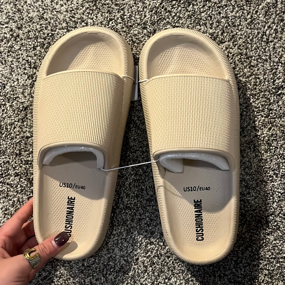 Brand new cushionaire beige slides